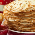 Палачинки на кефир и мляко - 5 рецепти на тънки палачинки с дупки