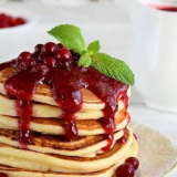 Палачинки с кисело мляко - 6 рецепти за буйни и дебели палачинки