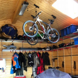 Закрепване на велосипеда към тавана