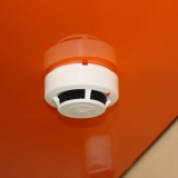 Пожароизвестяване: зад окачен таван и на опънат таван, стандарти за монтаж