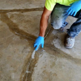 Направете сам ремонт на пукнатини, дупки и други дефекти в бетонния под