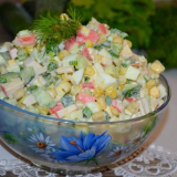 Салата с ракови пръчици и царевица - 7 класически рецепти