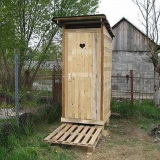 Тоалетната в страната го правят сами. Phased photo