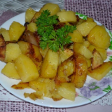 Пържени картофи на тиган: 5 рецепти с хрупкава коричка