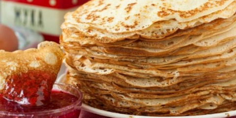 Палачинки на кефир и мляко - 5 рецепти на тънки палачинки с дупки