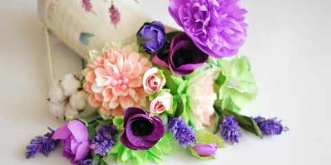 Направи си сам цветя от гофрирана хартия: най-добрите работилници и съвети за декориране