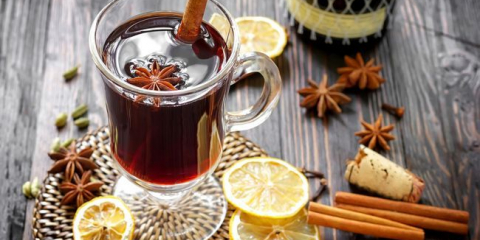 Греяно вино за новата 2022 година: рецепти за напитки, фото дизайн и идеи за сервиране