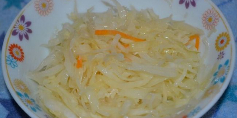 Как приготвям хрупкаво кисело зеле в саламура за зимата