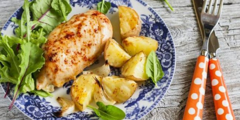 Пилешко филе с картофи във фурната: 5 от най-вкусните рецепти