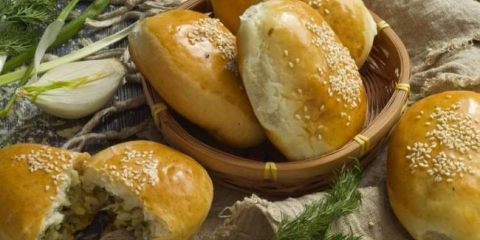 Патички с месо във фурната - 5 рецепти от тестото за мая