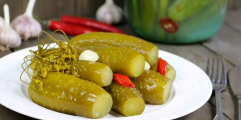 Солени краставици за зимата - рецепти на хрупкави краставици в складовите банки в апартамента