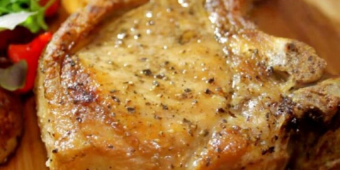 Свинска пържола във фурната: 5 сочни и вкусни рецепти