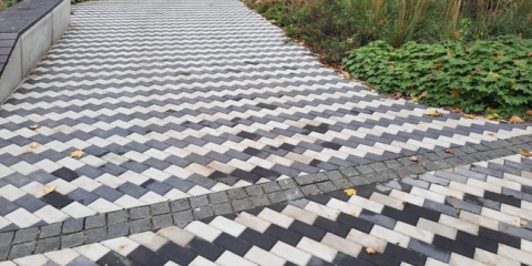 Полагане на тротоарни плочи със собствените си ръце в къщата: стъпка по стъпка инструкции