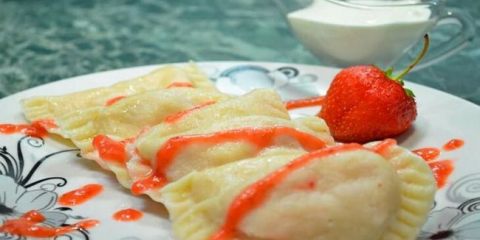 Кнедли с ягоди вкъщи + рецепти за тесто на ягода кнедли