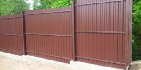 Ограда на парцел с наклон - от профилиран лист със стъпала